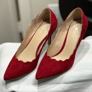 X-APPEAL JANA Scalloped Red Pump
Excellent condition size 7